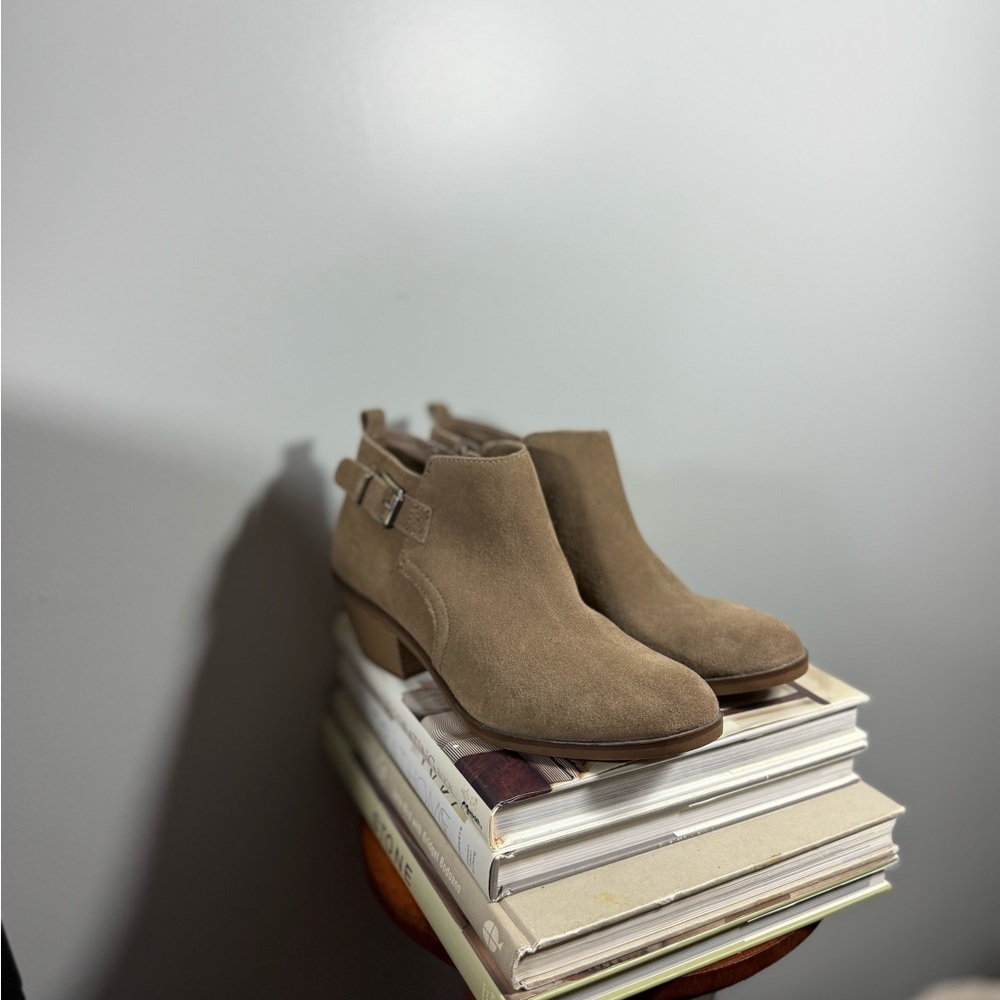 Sonoma Size 9 Women's Tan Suede Ankle Boots